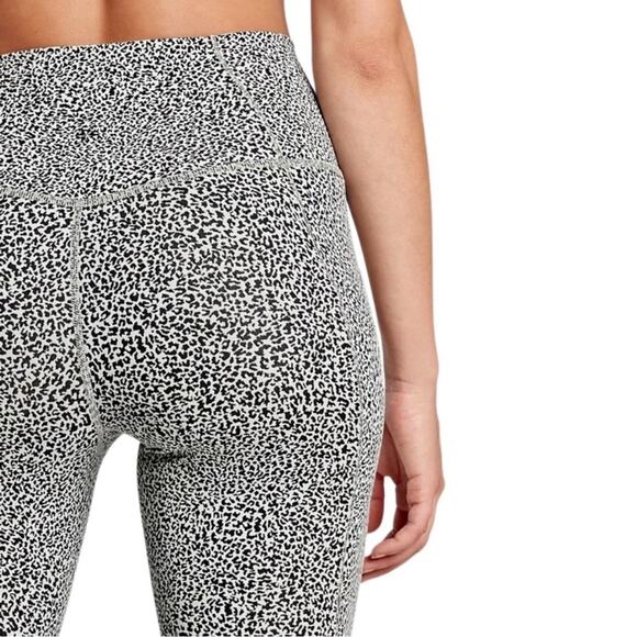 ATHLETA White Black Salutation Stash II Pocket Textured 7/8 Tight Leggings Sz XS - Picture 14 of 14